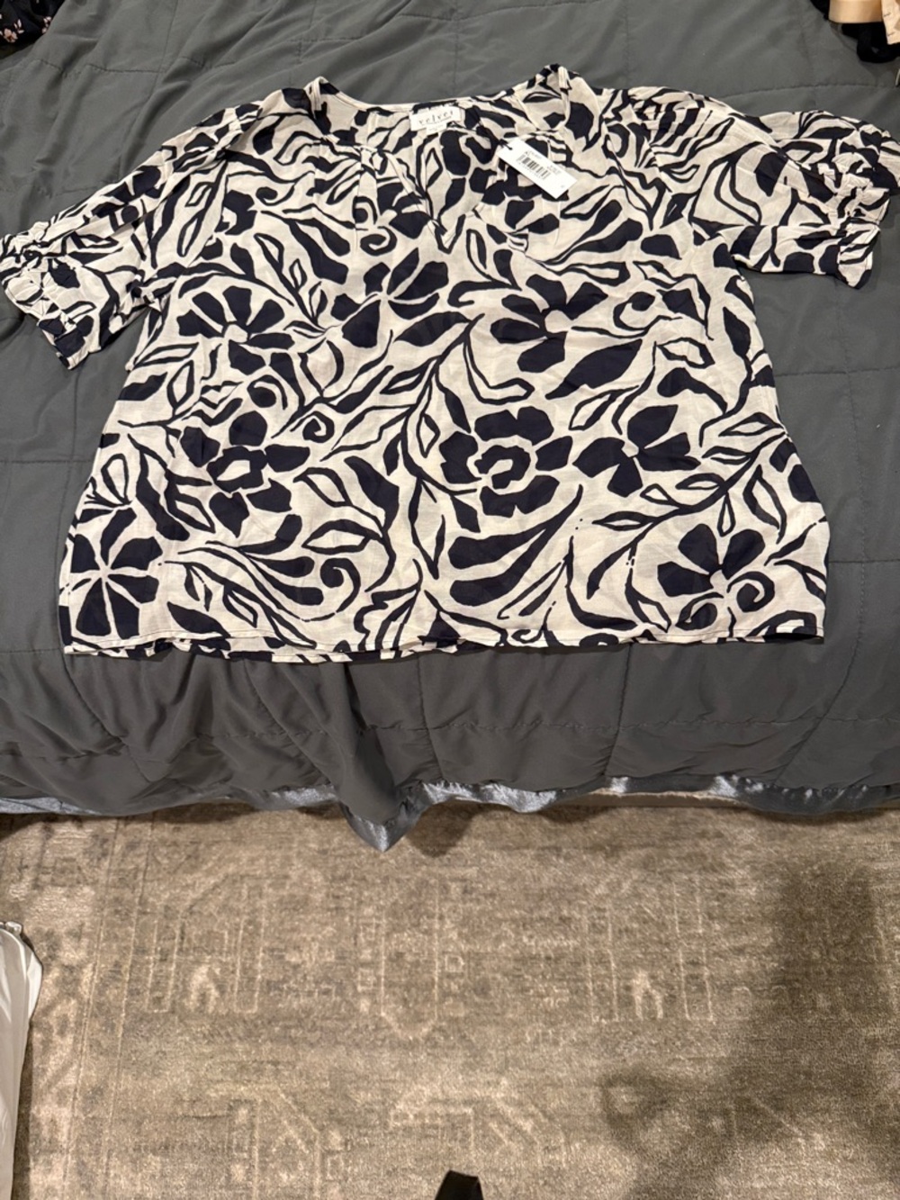 Beautiful Velvet By Graham and Spencer Blouse.
Brand New
